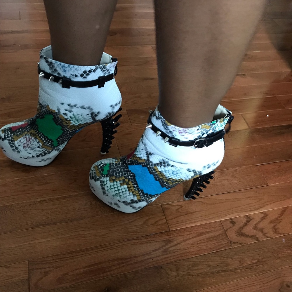 shoes - Picture 3 of 6